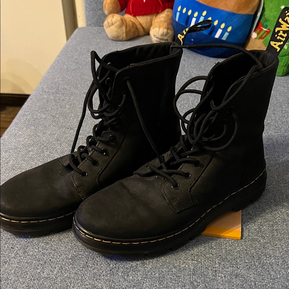 men’s Dr. Martens black lace up ankle boot
